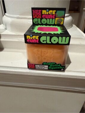 NeeDoh Glow Super Solid Squish Cube -, orange